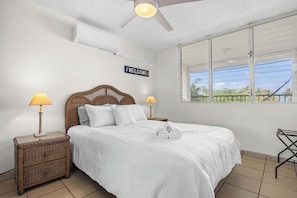 Apartemen Deluks, balkon, pemandangan kolam renang