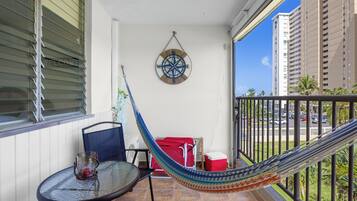 Deluxe-Apartment, Balkon, Poolblick | Balkon