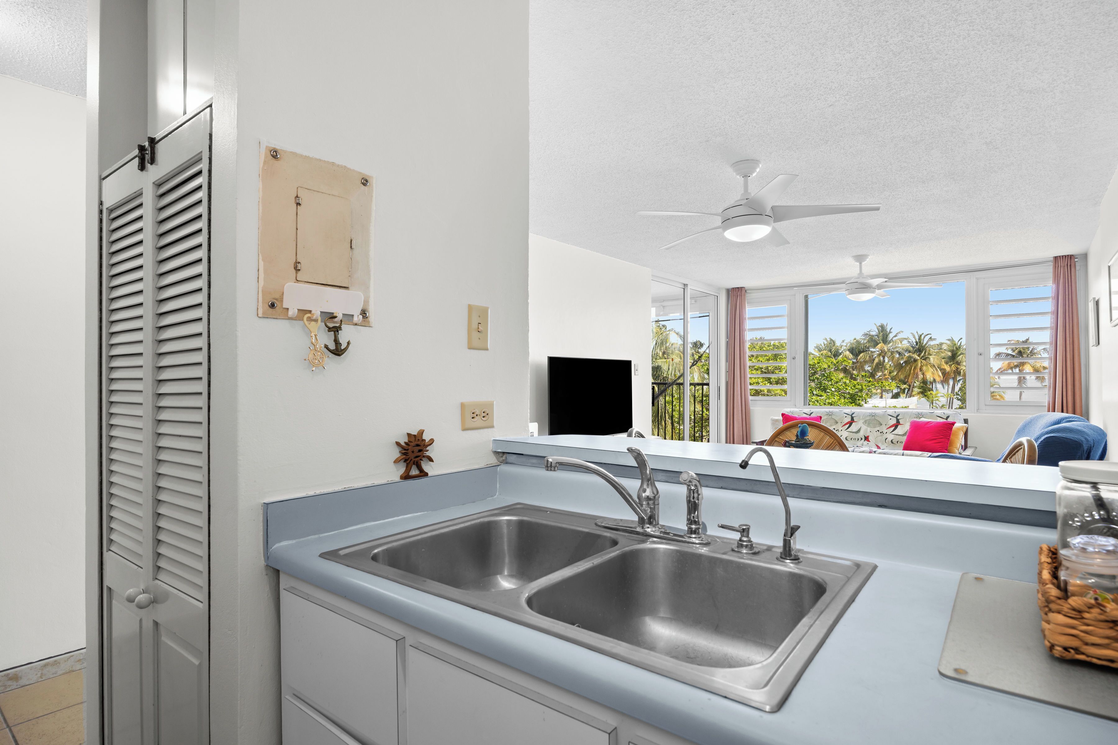 Deluxe Apartment, Balcony, Pool View | Private kitchen