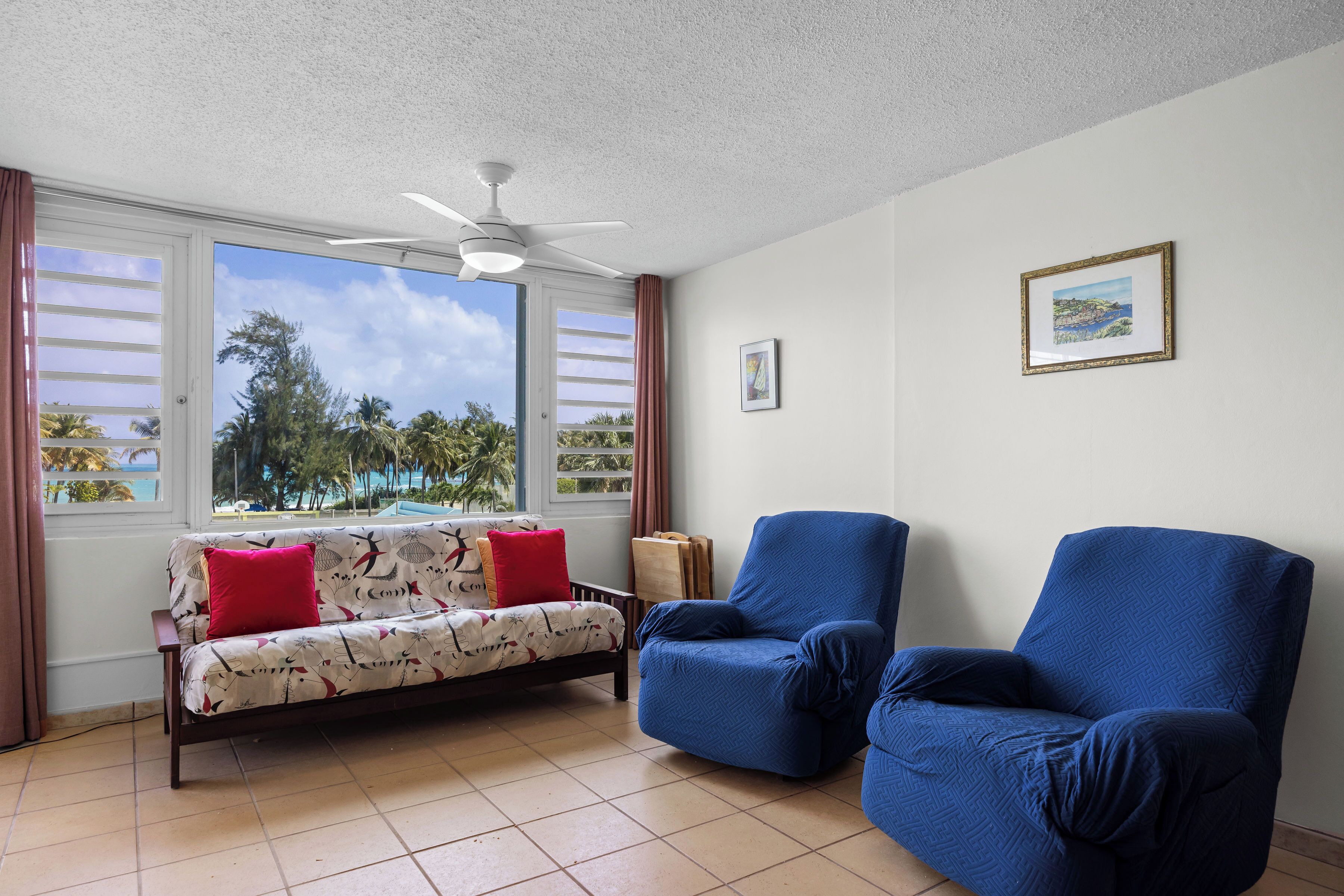 华丽公寓, 阳台, 泳池景观 | 起居区