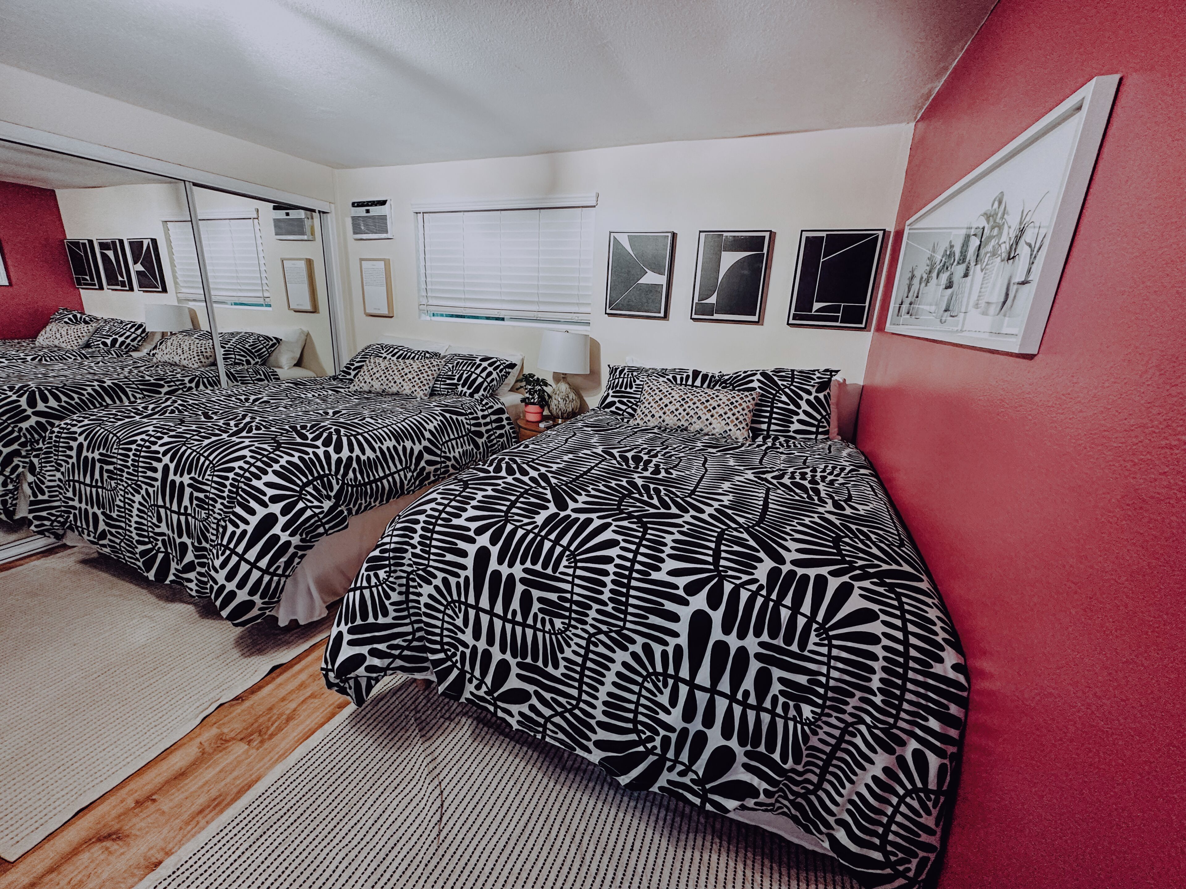 3 habitaciones, tabla de planchar con plancha, wifi y ropa de cama 