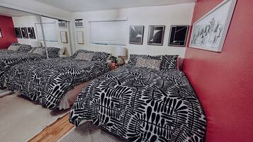 3 habitaciones, tabla de planchar con plancha, wifi y ropa de cama