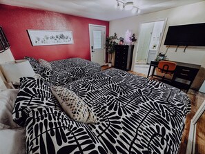 3 bedrooms, iron/ironing board, WiFi, bed sheets