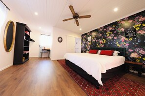 1 habitación, tabla de planchar con plancha, wifi y ropa de cama 