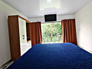 1 bedroom, WiFi, bed sheets - The Chicken House (El Castillo)