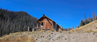 Escape to this Off-grid Dark Sky Cabin in Backcountry Southern Colorado