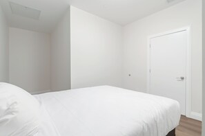 1 bedroom, WiFi, bed sheets - Unit 2 - Modern Fully Furnished 1 Bedroom Apartment (Toronto)