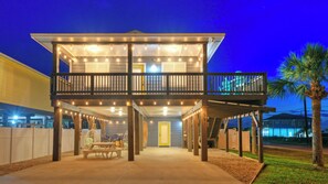 House (4 Bedrooms) | Interior - Boujee Pelican & Tipsy Flipper by Avantstay Dual Homes Private Pools + Game Room + Sunset Views (Port Aransas)