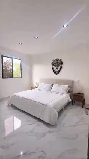 2 bedrooms, in-room safe, iron/ironing board, free WiFi - Modern Playa Condo, Pools, Gym & Near Beach (Playa del Carmen)