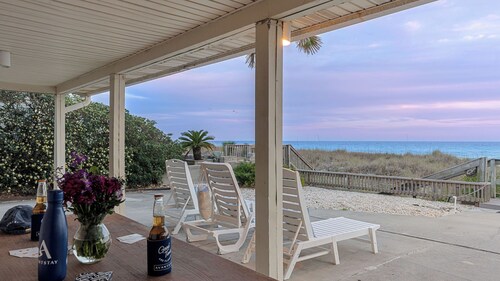 Pink Flamingo by the Sea Avantstay Walk to Beach + Ocean Views + Outdoor Dining Near Pier Park + Panama City Beach