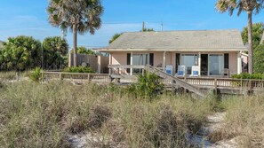 House (3 Bedrooms) | Interior - Pink Flamingo by the Sea Avantstay Walk to Beach + Ocean Views + Outdoor Dining Near Pier Park + Panama City Beach (Panama City Beach)