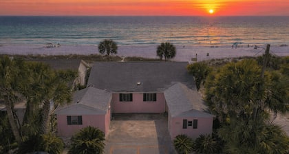 Pink Flamingo by the Sea Avantstay Walk to Beach + Ocean Views + Outdoor Dining Near Pier Park + Panama City Beach