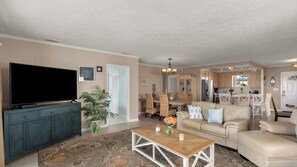 House (3 Bedrooms) | Interior - Pink Flamingo by the Sea Avantstay Walk to Beach + Ocean Views + Outdoor Dining Near Pier Park + Panama City Beach (Panama City Beach)