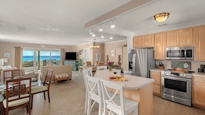 House (3 Bedrooms) | Interior - Pink Flamingo by the Sea Avantstay Walk to Beach + Ocean Views + Outdoor Dining Near Pier Park + Panama City Beach (Panama City Beach)