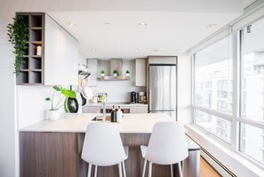Fridge, microwave, oven, stovetop - Olympic Village Oasis |Downtown Van |Free Parking (Vancouver)