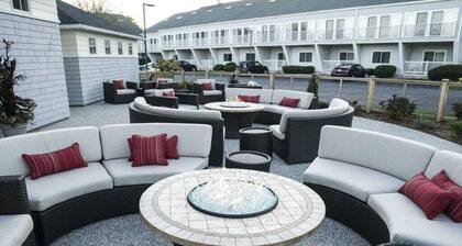 One bedroom Townhouse unit at The Cove Resort just outside Hyannis: Week 28 July