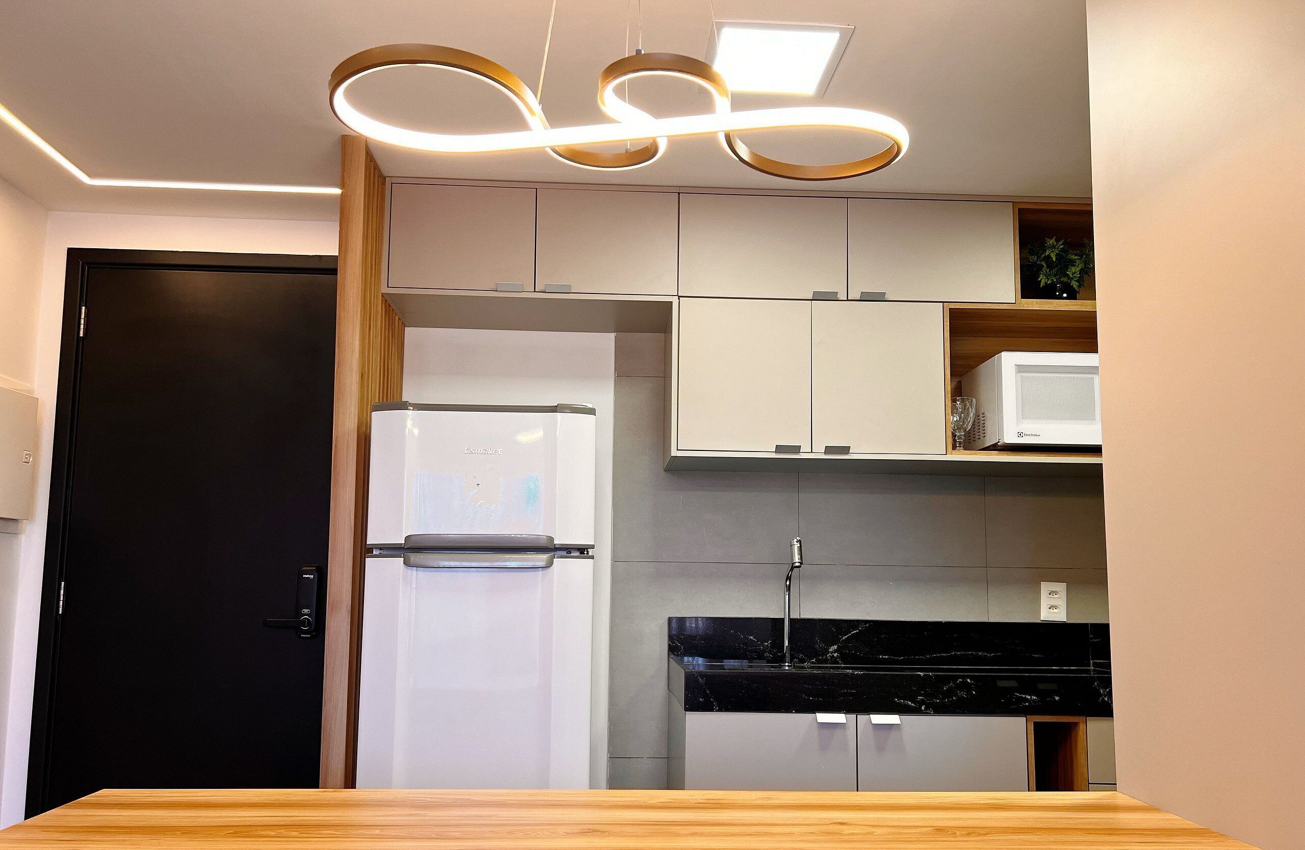 Deluxe Apartment | Private kitchen | Microwave, stovetop, toaster, blender