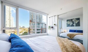 Room - Downtown Luxurious 2BD|Pool |Parking|Hot Tub|Sauna (Vancouver)