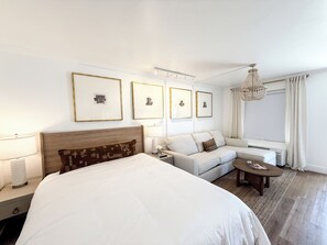 Room - Bright Sarasota Studio, Pool + Boat Docking + Waterfront + IMG, Close to Beaches (Sarasota)