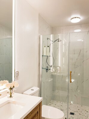 Bathroom - Bright Sarasota Studio, Pool + Boat Docking + Waterfront + IMG, Close to Beaches (Sarasota)