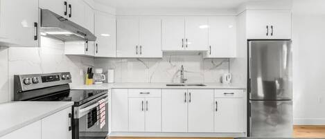 Fridge, microwave, oven, stovetop
