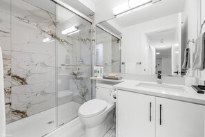 Bathroom - Modern 2-BR/ Near Capilano Suspension Bridge (North Vancouver)