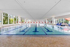 Pool - Luxury Waterfront 2BR| Harbor View| Pool| Hot Tub (North Vancouver)