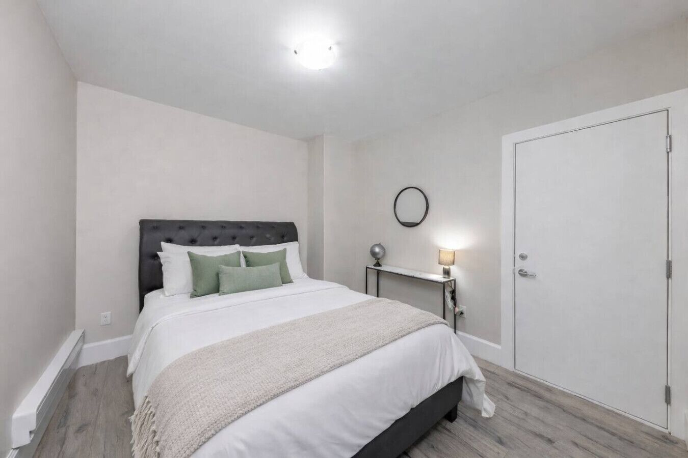 Desk, iron/ironing board, WiFi, bed sheets