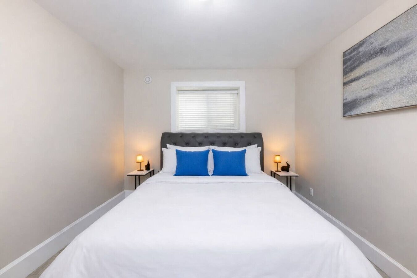 Desk, iron/ironing board, WiFi, bed sheets