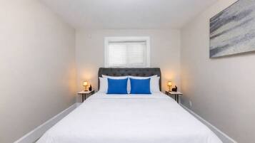 Desk, iron/ironing board, WiFi, bed sheets