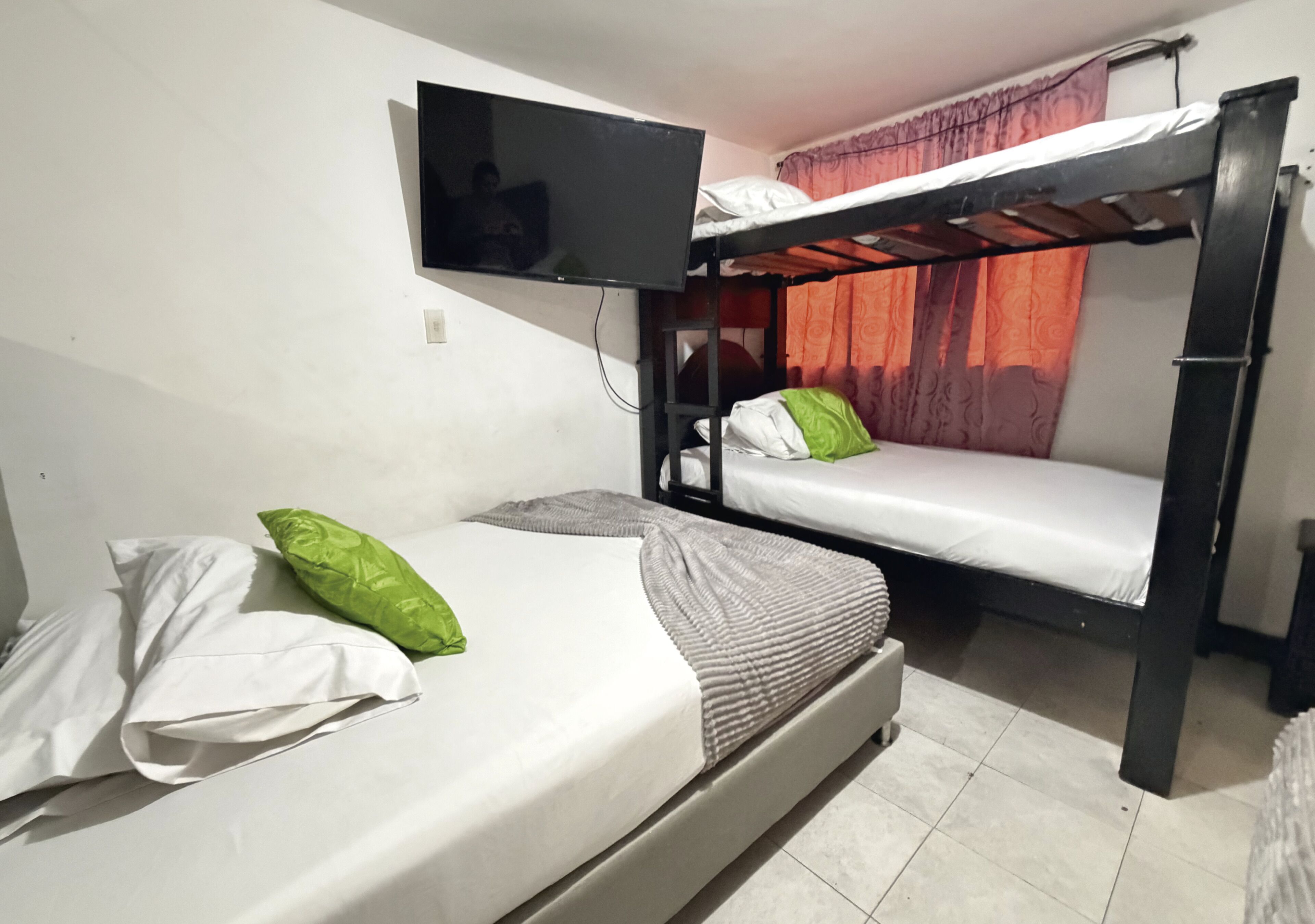 Basic Quadruple Room | Bed sheets