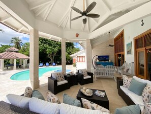 Outdoor dining - Vrbo Property (Carretera Romana-Higuey)