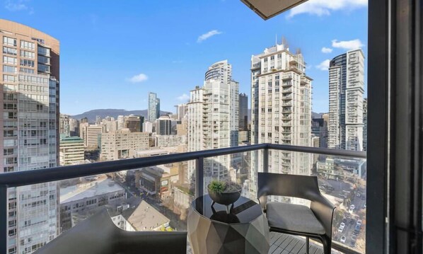 Property grounds - High-End Downtown 1BR| Pool Gym | Stadium District (Vancouver)