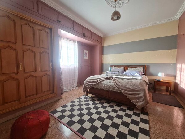 Room - Cozy Villa bedroom with balcony : private bath accessed via shared space. (Casablanca)