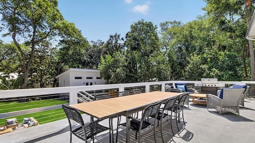 Summerset by Avantstay Resort Pool + Outdoor Lounge + Firepit + Movie Room IOP Beach Retreat