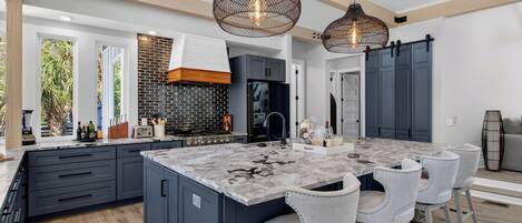 Talo (5 Bedrooms) | Sisätilat