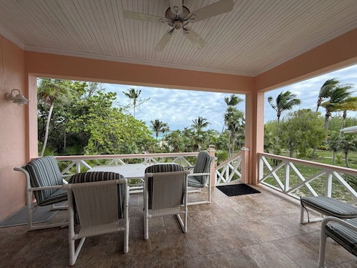 3-bedroom Villa on Winding Bay