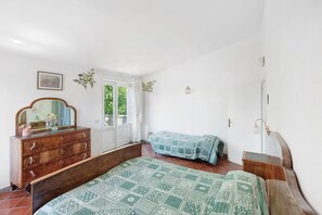 WiFi, bed sheets - Le Tore – Terrace Room with Private Terrace, Shared Garden and Wi-Fi (Massa Lubrense)