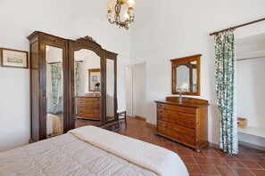 WiFi, bed sheets - Le Tore – Volta 1 Room with Shared Terrace, Wi-Fi and Air Conditioning (Massa Lubrense)
