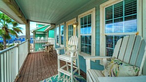 House (5 Bedrooms) | Interior - Beachwalk Breeze by Avantstay Pool + Hot Tub + Game Room + Tiki Bar Walk to the Beach (Port Aransas)