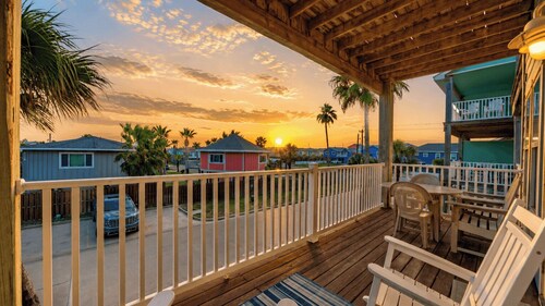 Beachwalk Breeze by Avantstay Pool + Hot Tub + Game Room + Tiki Bar Walk to the Beach
