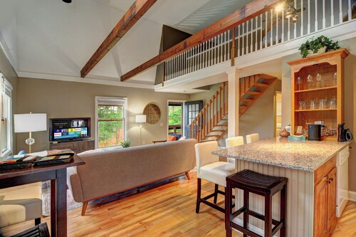 Real Estate: Therapy - Lake, Laundry, Love it