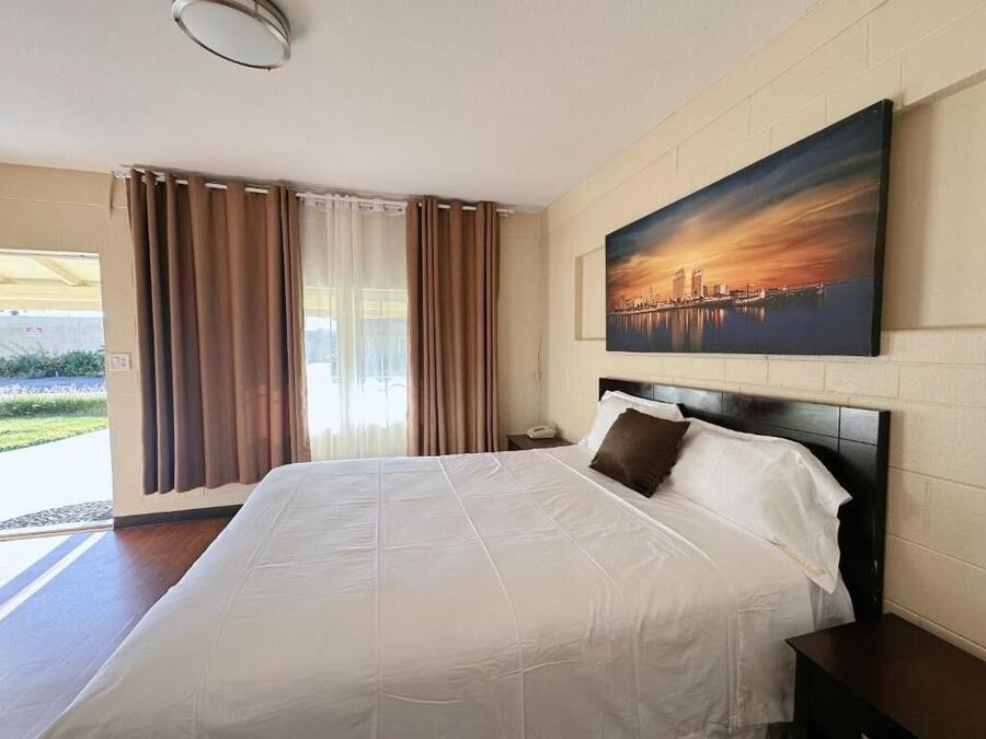 Economy Single Room, 1 Queen Bed | Blackout curtains, soundproofing, iron/ironing board, free WiFi