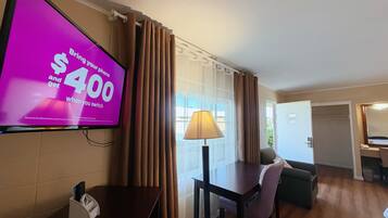 Comfort Room, 1 King Bed | Living area | TV