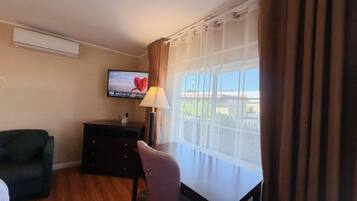 Comfort Room, 1 King Bed | Living area | TV