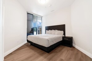 2 bedrooms, WiFi, bed sheets - Unit 4 - Modern Fully Furnished 2 Bedroom Apartment (Toronto)