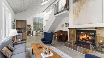 House (5 Bedrooms) | Interior