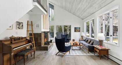 Aspen Grove by Avantstay Cozy Mountain Retreat Hot Tub Near Skiing + Hiking