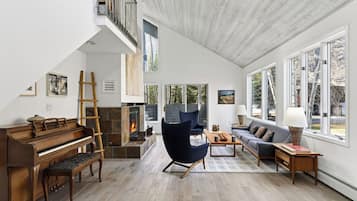 House (5 Bedrooms) | Interior