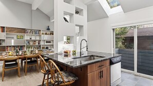 Rumah (5 Bedrooms) | Interior